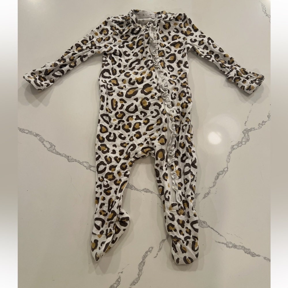 Angel Dear leopard Footie Pajamas Size 0-3 months Zip Up Set Of Two Ruffles back